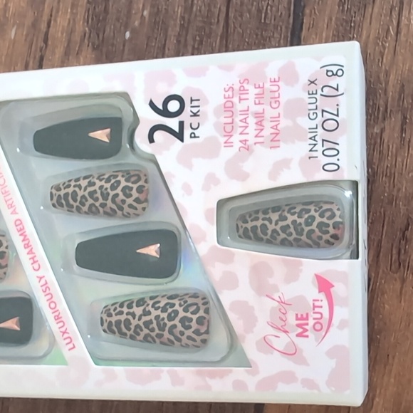 L.A. Girl Extra Drama Nail Kit *no glue* - Picture 3 of 4